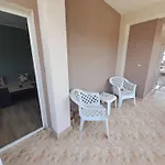 приятелската къща