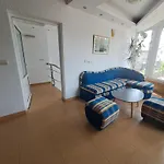 приятелската къща 3*