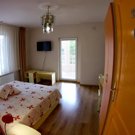 приятелската къща Guest house *