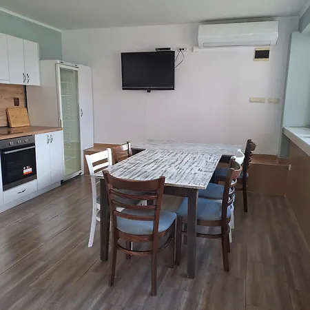 приятелската къща *