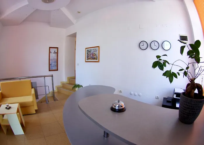 приятелската къща