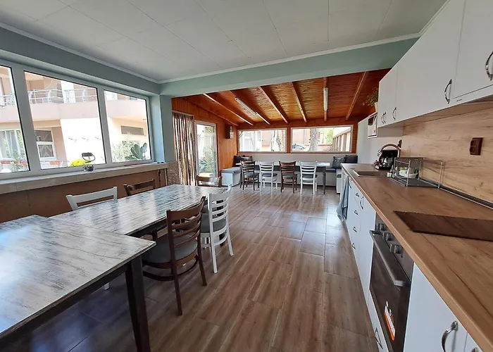 Guest house приятелската къща 3*