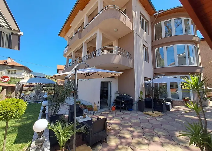 приятелската къща