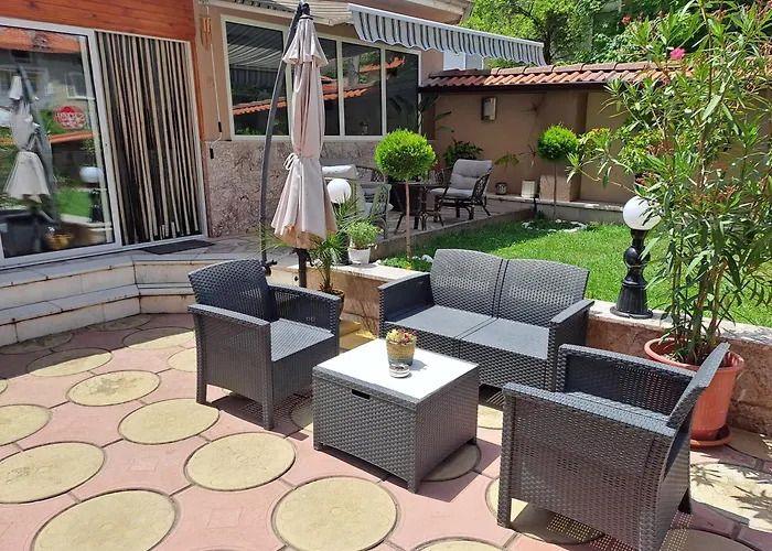 приятелската къща